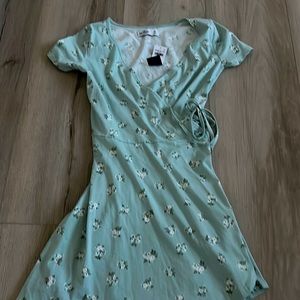 Hollister dress. Very floral 🌸💐